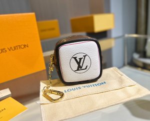 人気 LOUIS VUITTON 小銭入れ チャームツイスト...