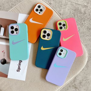 人気 NIKE / ナイキ ケース iPhone 13/13...