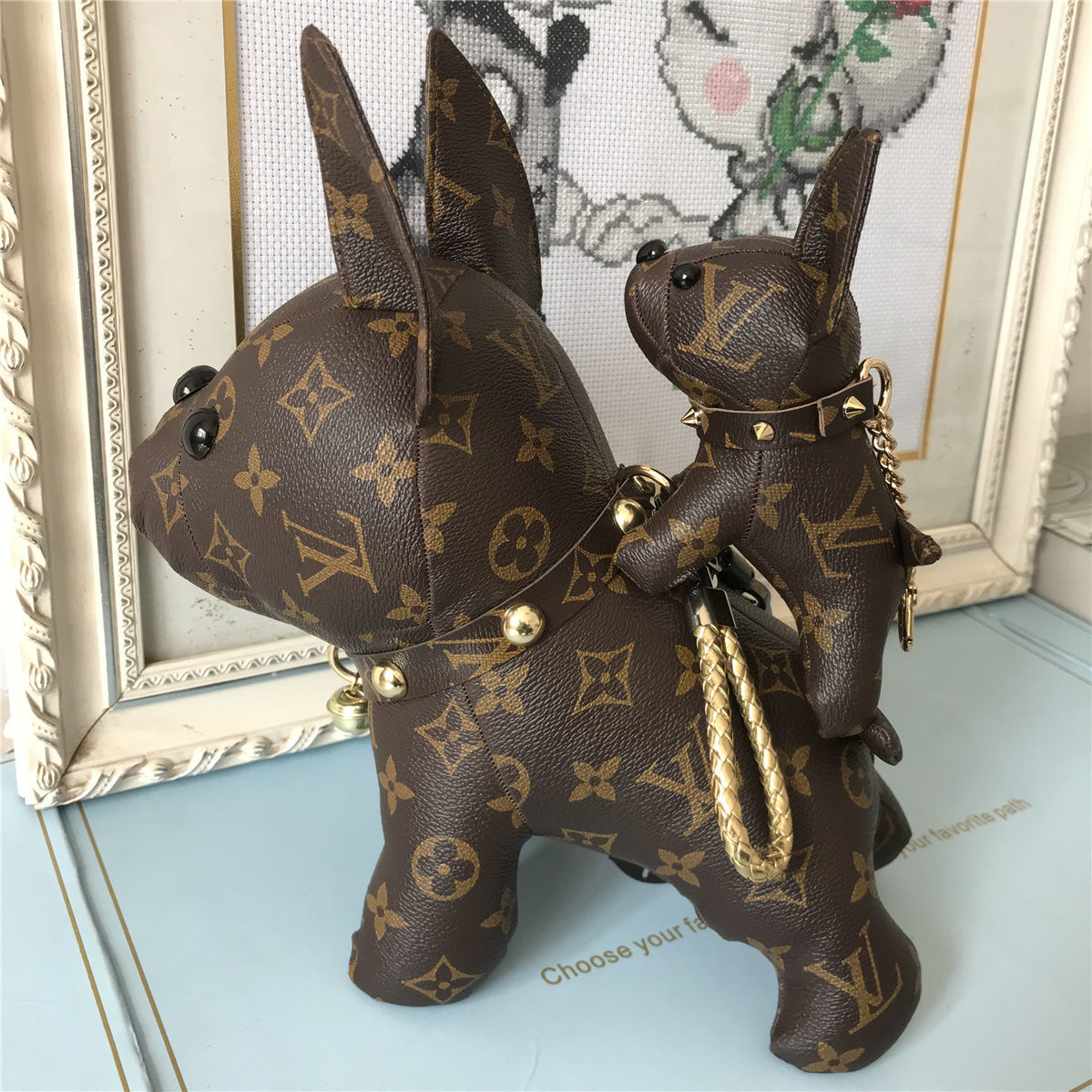 【佐川急便で発送】LOUIS VUITTON (ルイヴィトン) 超可愛い 犬 33cm ドッグ モノグラム アニマル チャーム キーホルダー キーリング 飾り 芸能人愛用 プレゼント勧め 海外通販 送料無料[#0022]