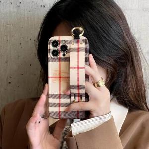 BURBERRY iPhone15/14ケース バーバリー iPhone15pro/15pro max/15plus/iPhone14pro/pro max/plus/13/13 pro/13pro max 人気 エレガント 風 チェック 柄 携帯カバー iphone12/12pro/12pro11max/11/11pro/xs/xsmax アイフォン ブランド スマホケース おしゃれ バーバリー ストラップ・ベルト・バンド付き ロゴ