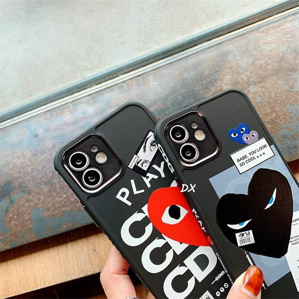 CDG コムデギャルソン IPHONE15/14ケース COMME DES GARCONS IPHONE15PRO/15PRO MAX/15PLUS/IPHONE14PRO/PRO MAX/PLUS/13/13 PRO/13PROMAX アイフォン ケース ハイ ブランド カバー ロゴ プリントスマホケース 公式 IPHONE12/12PRO/12PRO11MAX/11/11PRO/XS/XSMAX ケース人気 かっこいい case