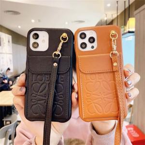 ロエベ iPhone 15 ケース アイフォン スマホケース LOEWE カードスロット Anagramエンボス 立体 ロゴ ハイ ブランド おしゃれ レザー 人気 エレガント LOEWE風 プレゼント 彼女 携帯カバー ロエベ ケース 収納 スタンド機能アナグラム