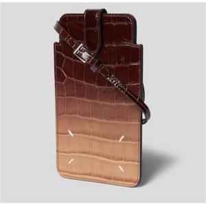 メゾンマルジェラ スマホケース Maison Margiela テックアクセサリー iPhone 全機種応対 ユニセックス ギフトラッピングOK レザー 本革 ロゴ スマホショルダー(ショルダー付きスマホケース