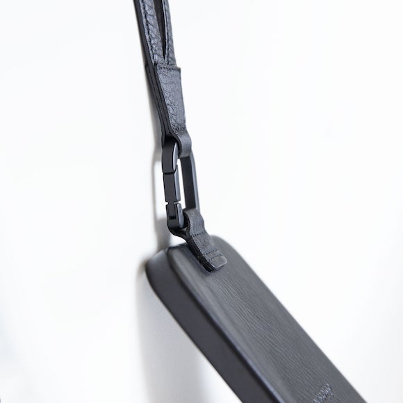 objcts.io「アジャスタブルレザーストラップ + iPhoneケースセット」